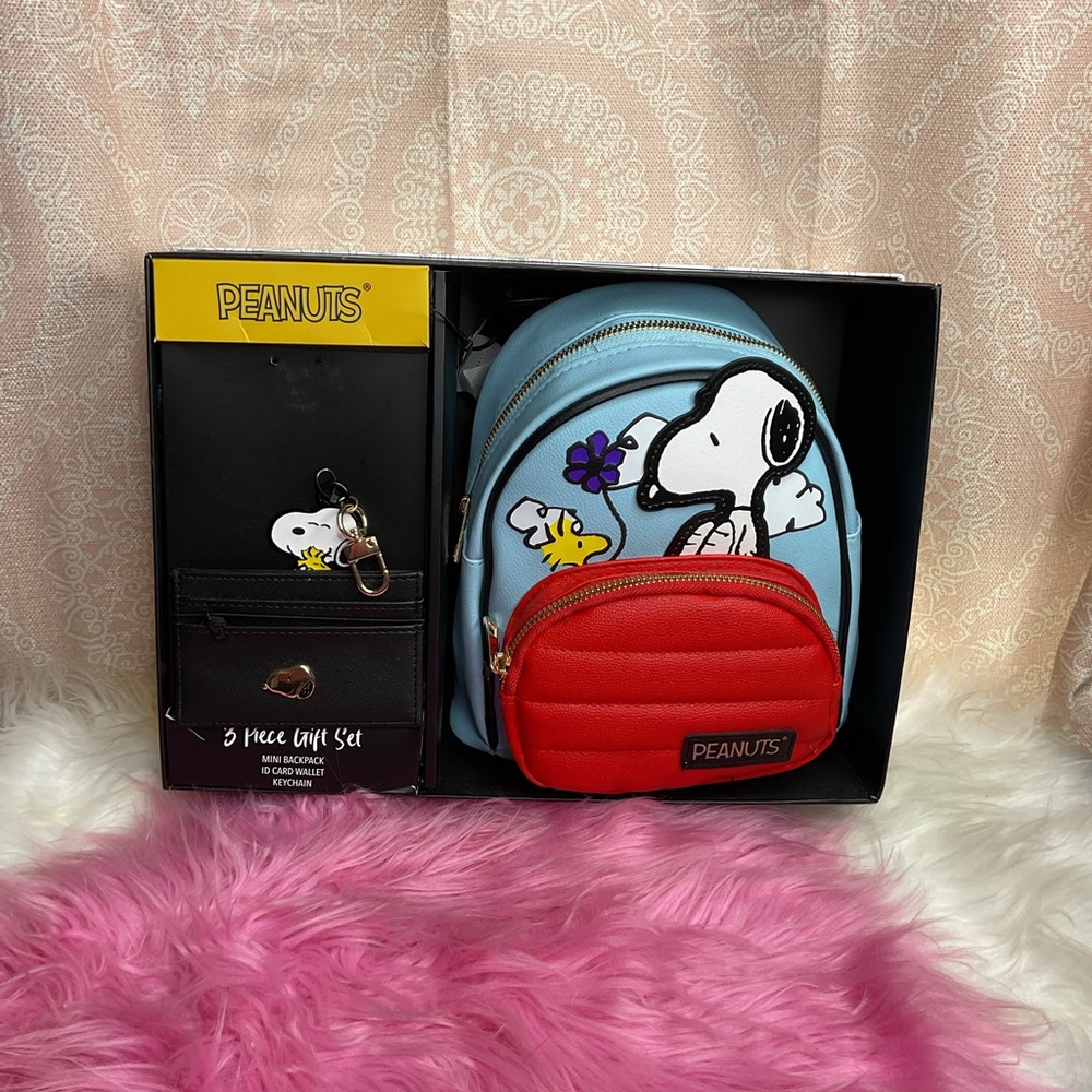 Peanuts Snoopy 3 piece Set, Mini Backpack , Keychain & Card Holder NWT